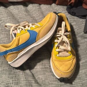 Nike waffle sneakers yellow and blue size 6 in great condition